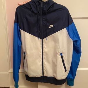 Men’s size small Nike windbreaker.